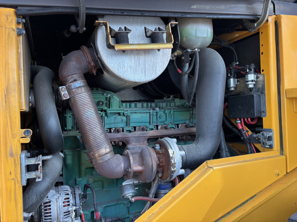 VOLVO L120F + QUICK CONNECTOR + TVÅ YTTERLIGARE HYDRAULISKA DRIFTER + BSS + EBERI + LOADMASTER SCALE kuva 13