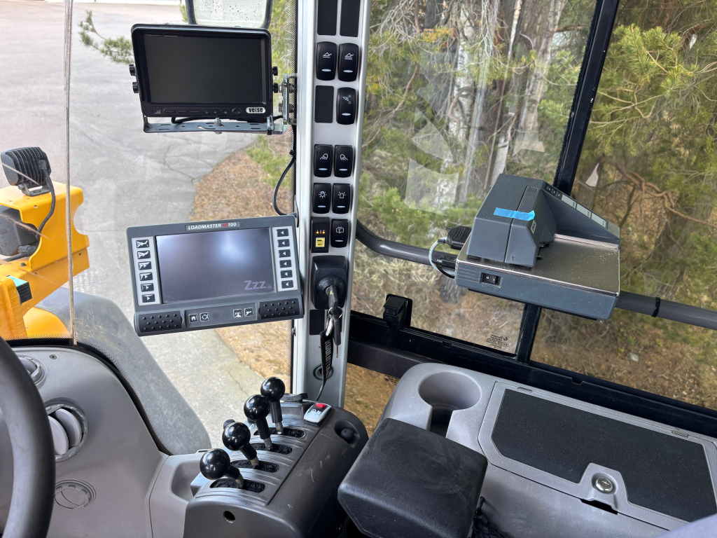 VOLVO L120F + QUICK CONNECTOR + TVÅ YTTERLIGARE HYDRAULISKA DRIFTER + BSS + EBERI + LOADMASTER SCALE kuva 15