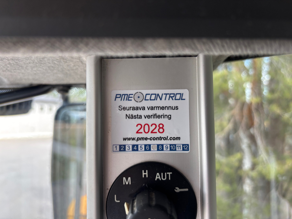 VOLVO L120F + QUICK CONNECTOR + TVÅ YTTERLIGARE HYDRAULISKA DRIFTER + BSS + EBERI + LOADMASTER SCALE kuva 16