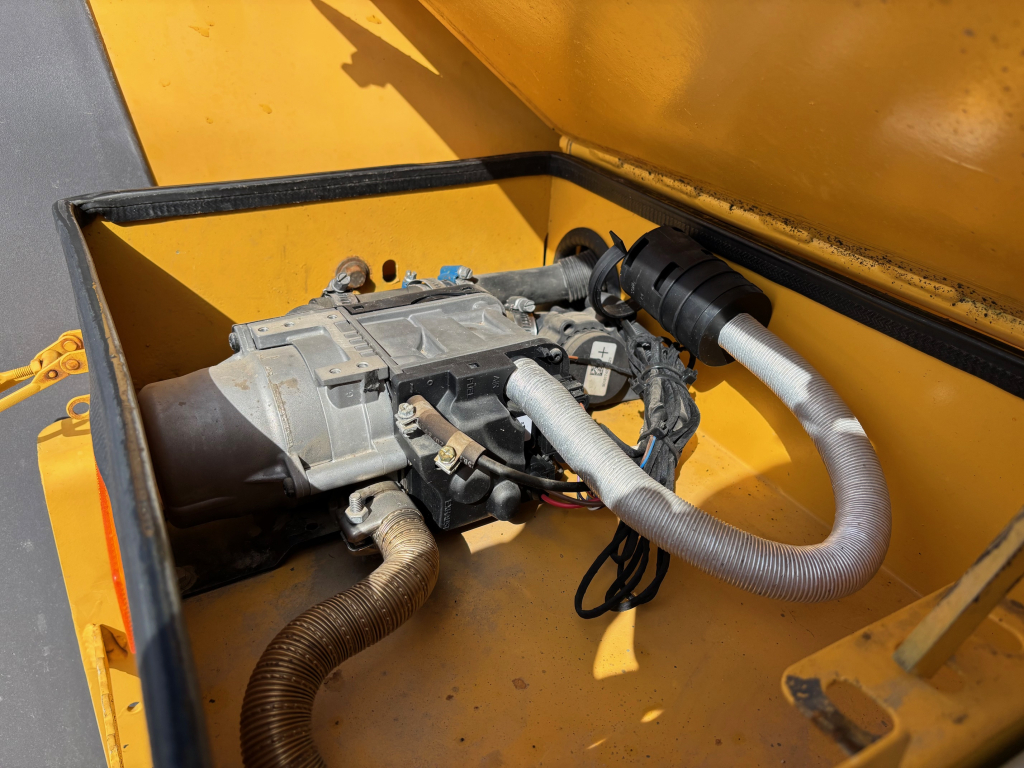 VOLVO L120F + QUICK CONNECTOR + TVÅ YTTERLIGARE HYDRAULISKA DRIFTER + BSS + EBERI + LOADMASTER SCALE kuva 17