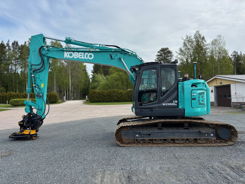 KOBELCO SK230SRLC-7 + 800MM GÖRGŐK + ZSÍR + FŰTÉS + S70 + PROBO EC226 + NOVATRON 3D