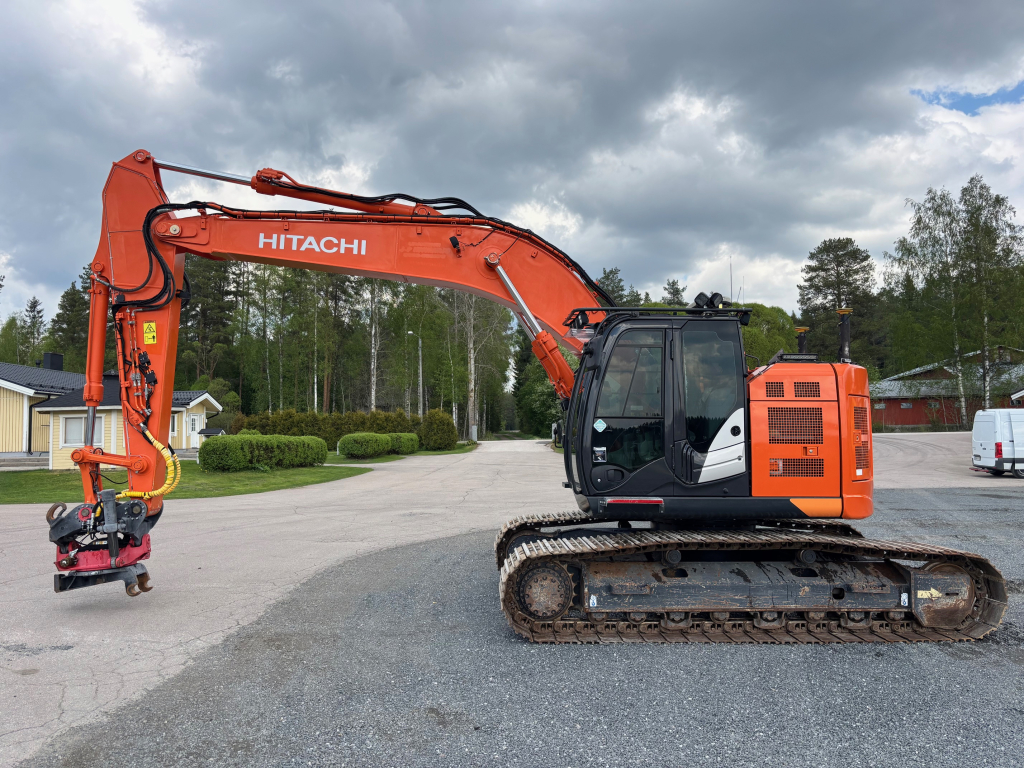 HITACHI ZAXIS225USLC-6 + TEpalas + šildytuvas + INDEXATOR R8 + LEICA 3D