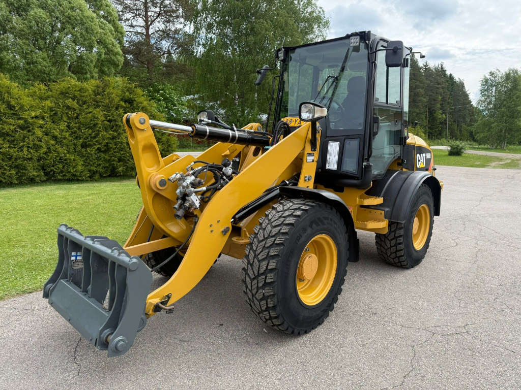 CATERPILLAR 908H2 + GYORSCSATLAKOZÁS + KIEGÉSZÍTŐ HIDRAULIKA + 35KM/H + ZSÍR + KÉT VADÖR + TÜSEK kuva 3