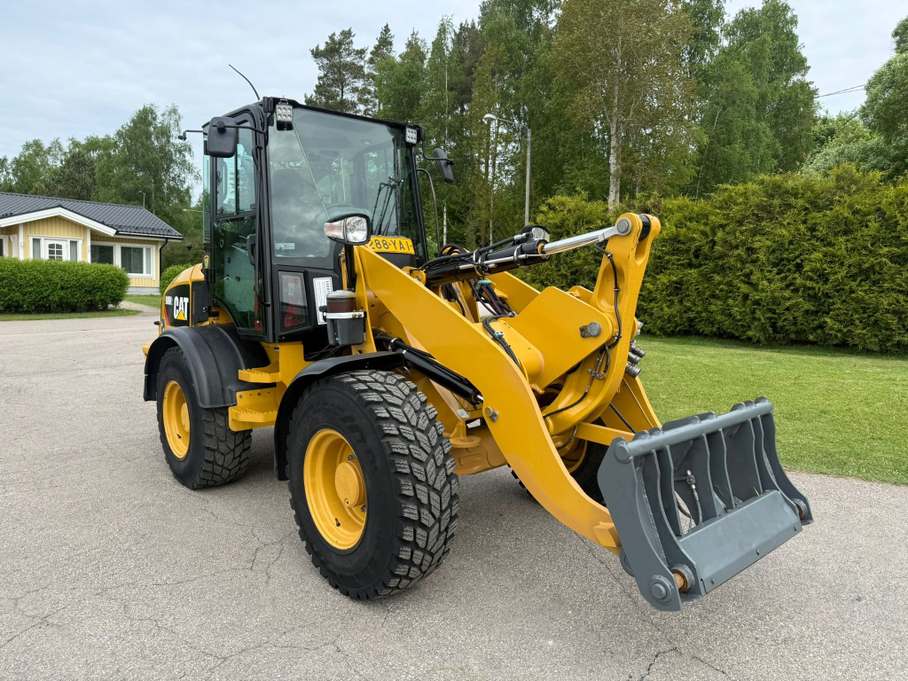 CATERPILLAR 908H2 + GYORSCSATLAKOZÁS + KIEGÉSZÍTŐ HIDRAULIKA + 35KM/H + ZSÍR + KÉT VADÖR + TÜSEK kuva 5