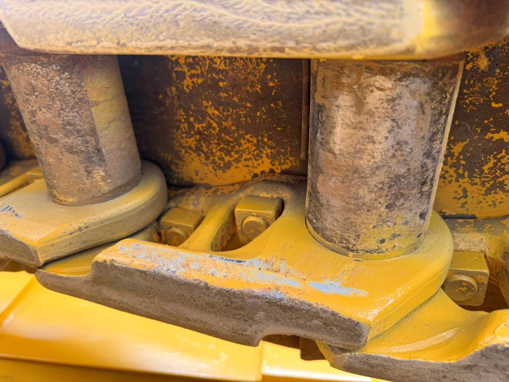 KOMATSU D155AX-8 + NÁRAZNÍK SU + RIPPER + EBERI + OVLÁDANIE STROJA TRIPLE kuva 8