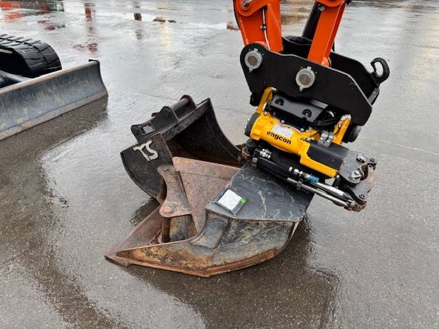 Hitachi ZX 55 U-6 / Engcon + Zange, Fett, 3 Eimer kuva 9