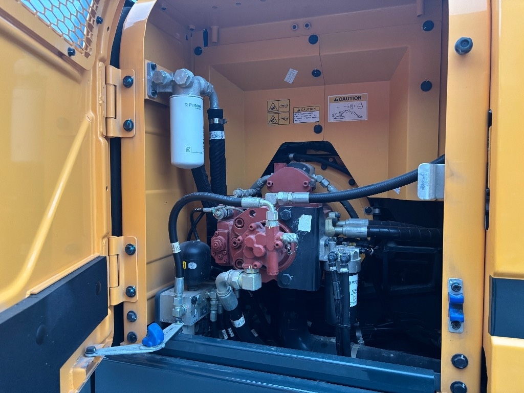 Hyundai HX 180 L / Pienet tunnit, Huippu varusteet! kuva 10
