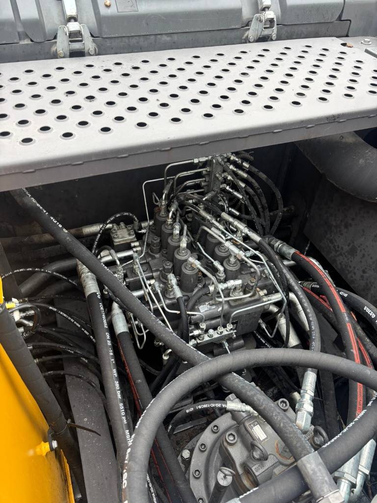 沃尔沃 EC 250 EL / 长臂、连接器、旋转器 kuva 21