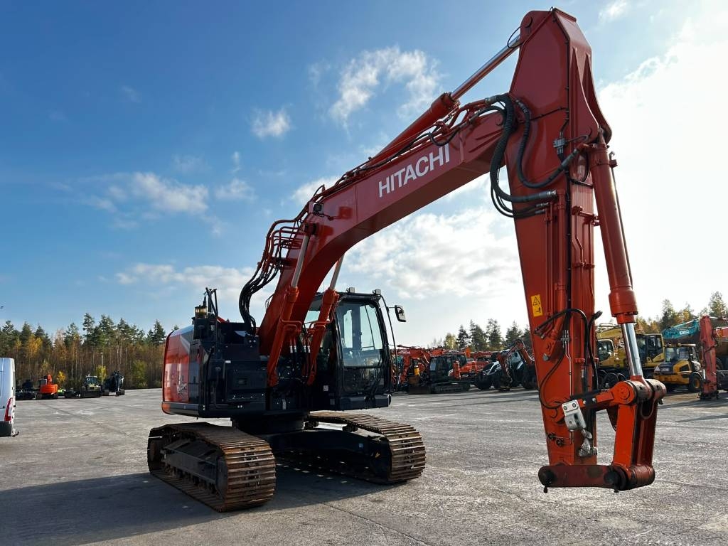 Hitachi ZX 225 US R LC-7 / Stage V, alacsony óra kuva 3