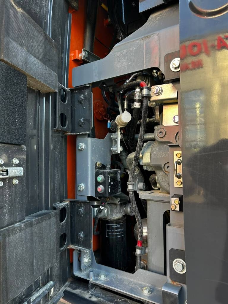 Hitachi ZX 225 US R LC-7 / Stage V, alacsony óra kuva 10