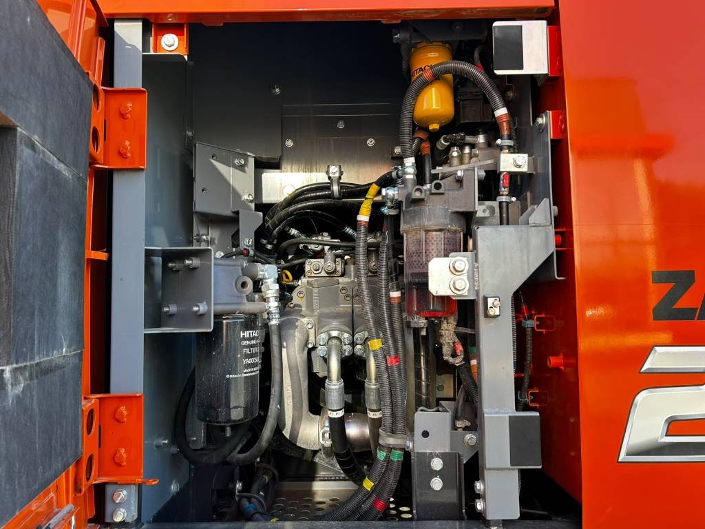 Hitachi ZX 225 US R LC-7 / Stage V, alacsony óra kuva 11