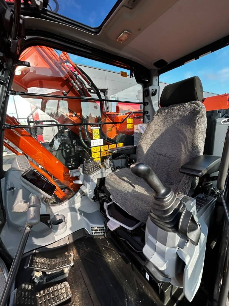 Hitachi ZX 225 US R LC-7 / Stage V, alacsony óra kuva 13