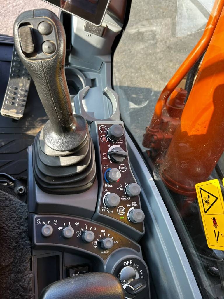 Hitachi ZX 225 US R LC-7 / Stage V, alacsony óra kuva 16
