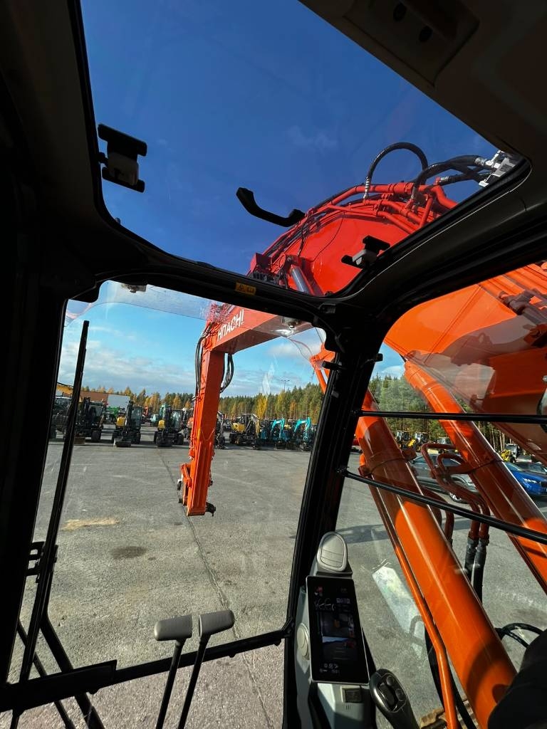 Hitachi ZX 225 US R LC-7 / Stage V, alacsony óra kuva 18