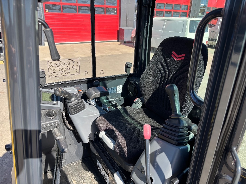 Yanmar Vio 27 / 像新的一样，2 个桶，倾斜式 kuva 9
