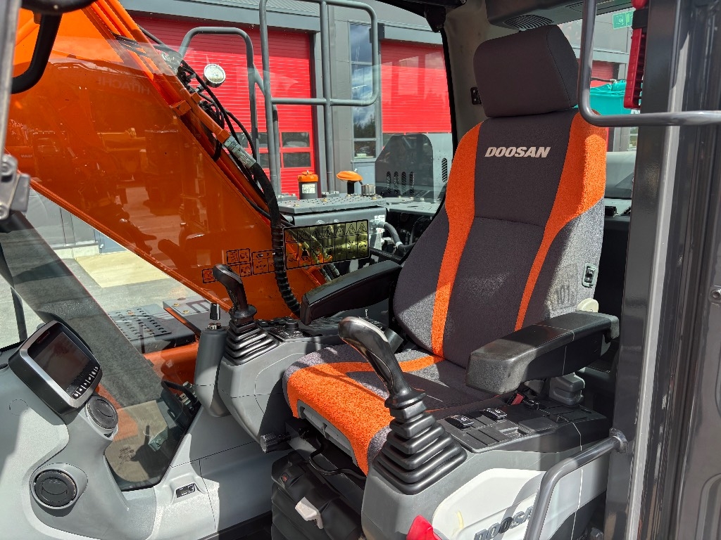 Doosan DX 160 LC / Tilter, 3 kbelíky, Nové řetězy! kuva 12