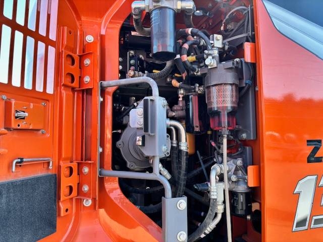 Hitachi ZX 135US-7 Stage V/ Rototilt+Pihdit,Rasvari Ym kuva 11