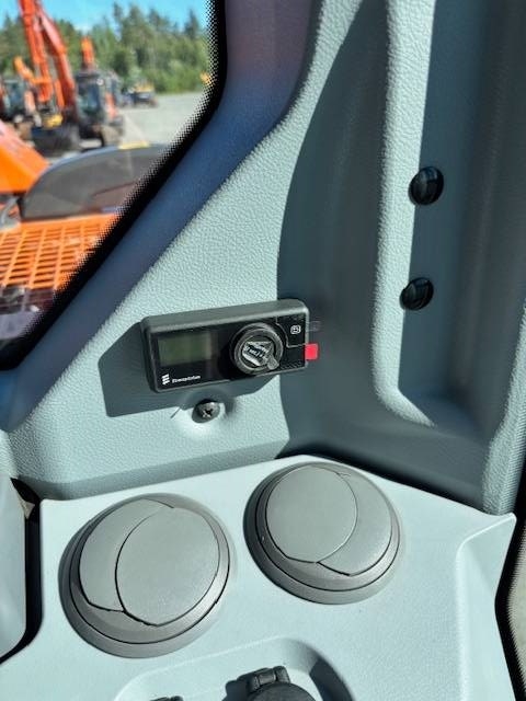 Hitachi ZX 135US-7 Stage V/ Rototilt+Pihdit,Rasvari Ym kuva 20
