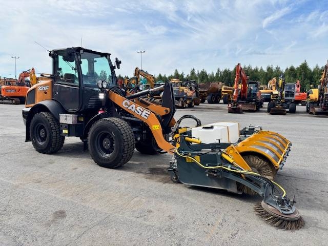 CASE 321 F / 8 KPL LISÄLAITETTA !!!! kuva 7