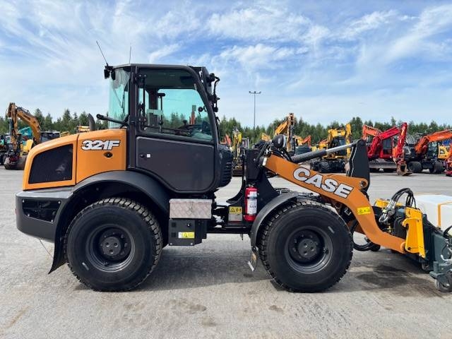 CASE 321 F / 8 KPL LISÄLAITETTA !!!! kuva 8