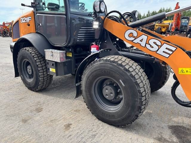 CASE 321 F / 8 KPL LISÄLAITETTA !!!! kuva 9